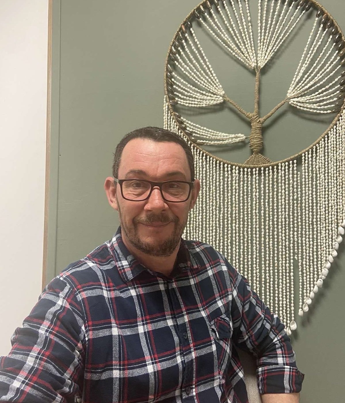 Photo de profil Véronique Neuville, thérapeute et formatrice en magnétisme, fleurs de bach, refléxologie plantaire et sophrologie à Beignon